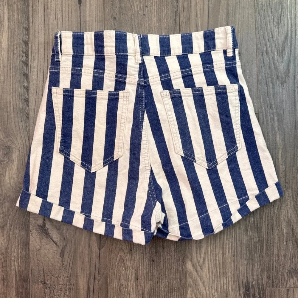 H&M‎ Divided Kids Girls Blue White Stripe Denim Shorts Size 6